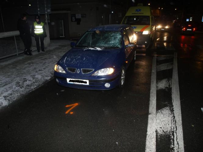 Střet osobního vozidla s chodkyní