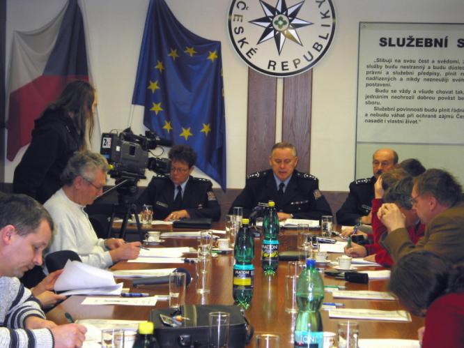 Tisková konference na krajském ředitelství v Hradci Králové