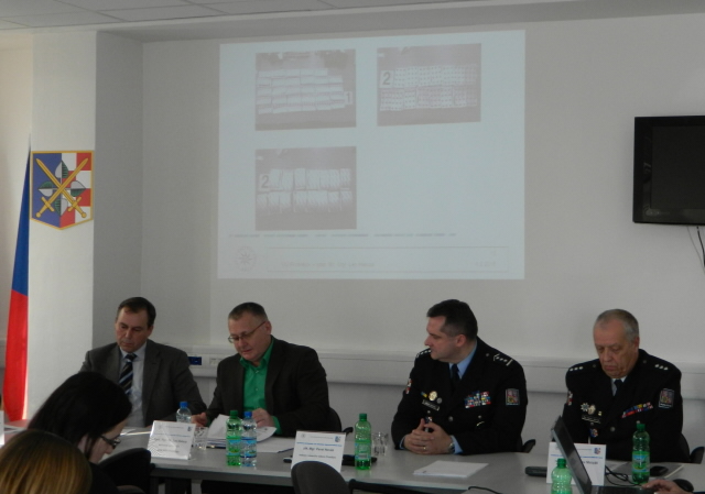 Tisková konference.JPG