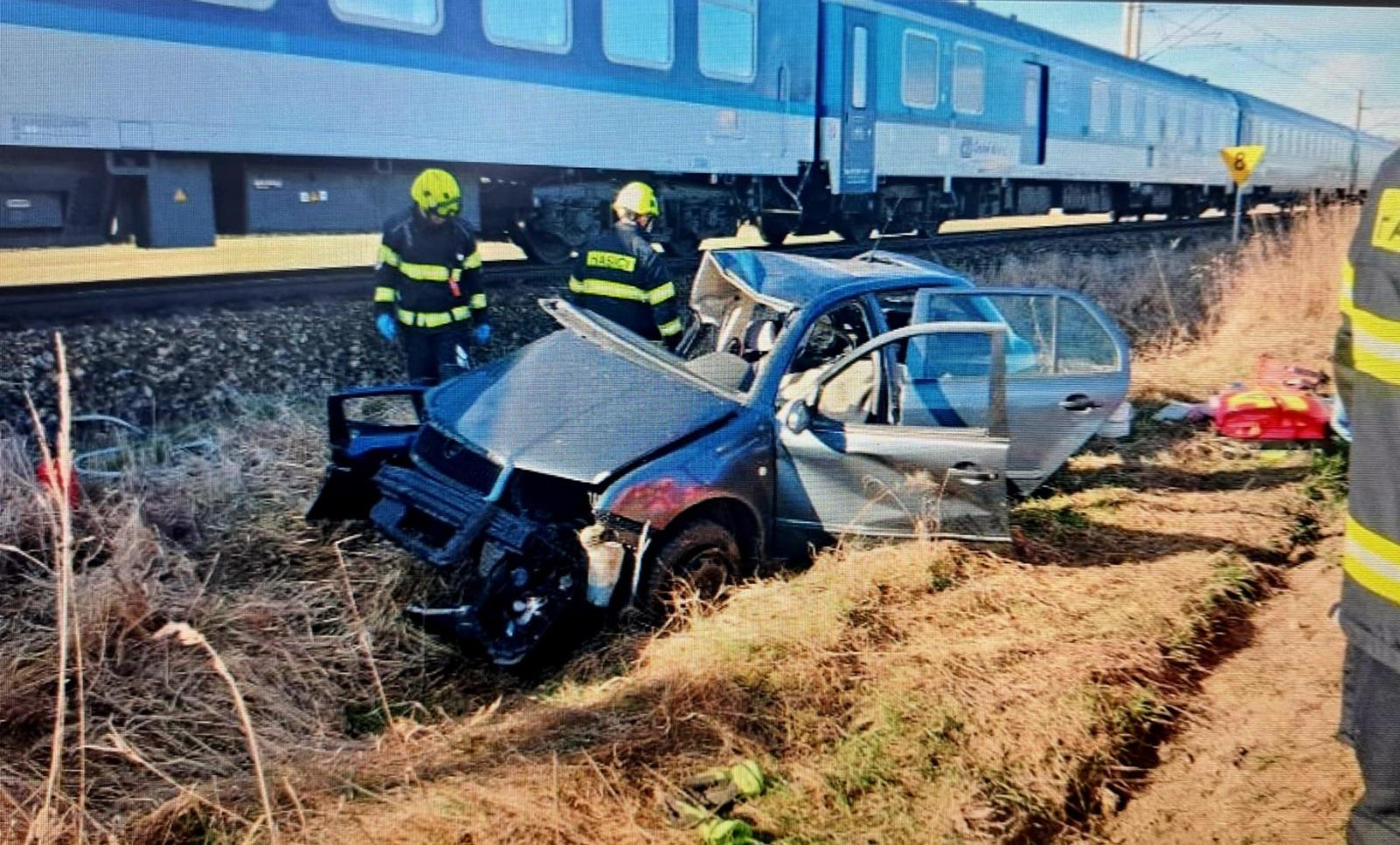 Tragický střet vozidla s vlakem.