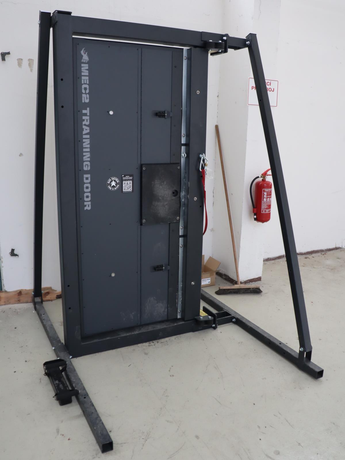 Trenažer na nácvik vstupů do objektů