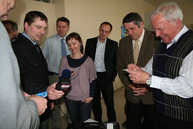 Účastníci tiskové konference.jpg