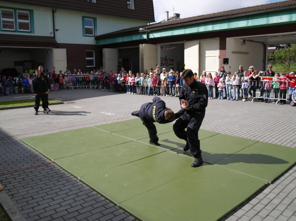 Ukázka donucovacích technik 