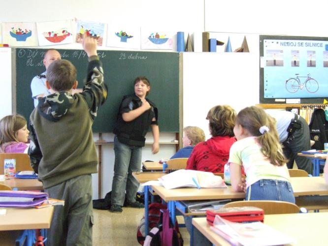 Ukázka policejní výstroje