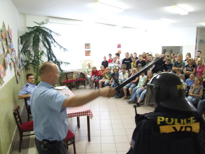 Ukázka policejní výstroje
