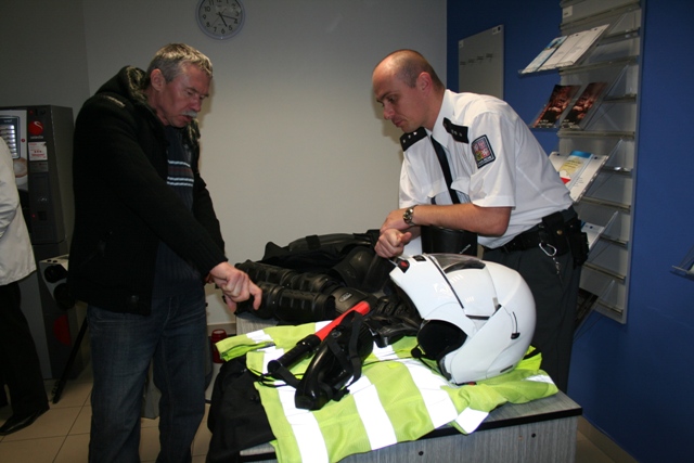 Ukázka výstroje a výzbroje policie.JPG