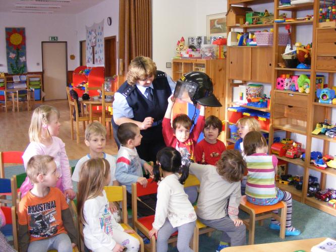 Ukázka výstroje pořádkové jednotky