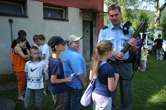 Ukázka zbraní Policie ČR.JPG