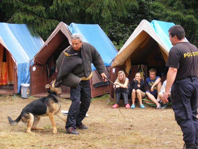 Ukázky práce jindřichohradecké policie  na LDT Osika .jpg