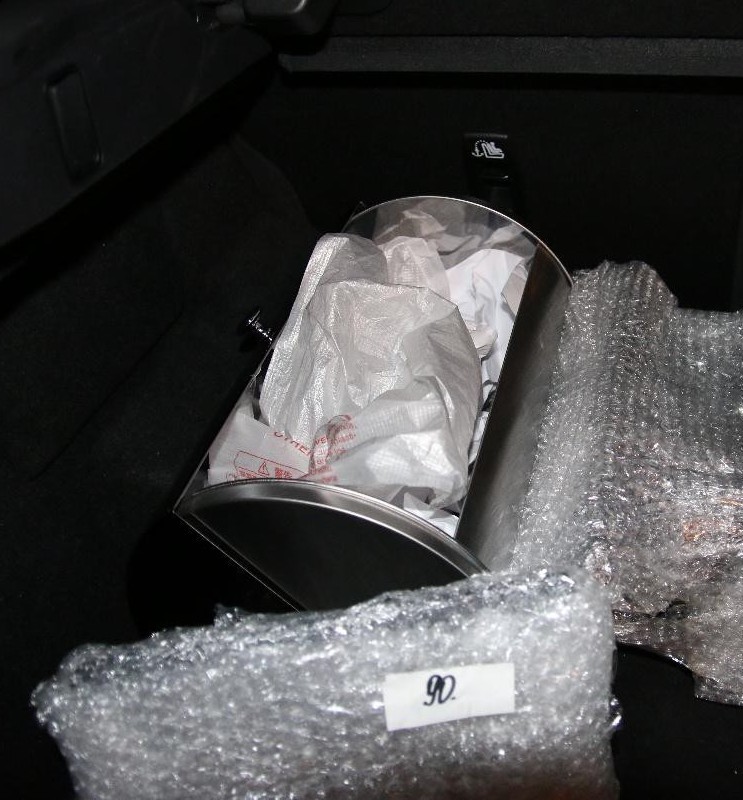 Úkryt balíčku kokainu.jpg