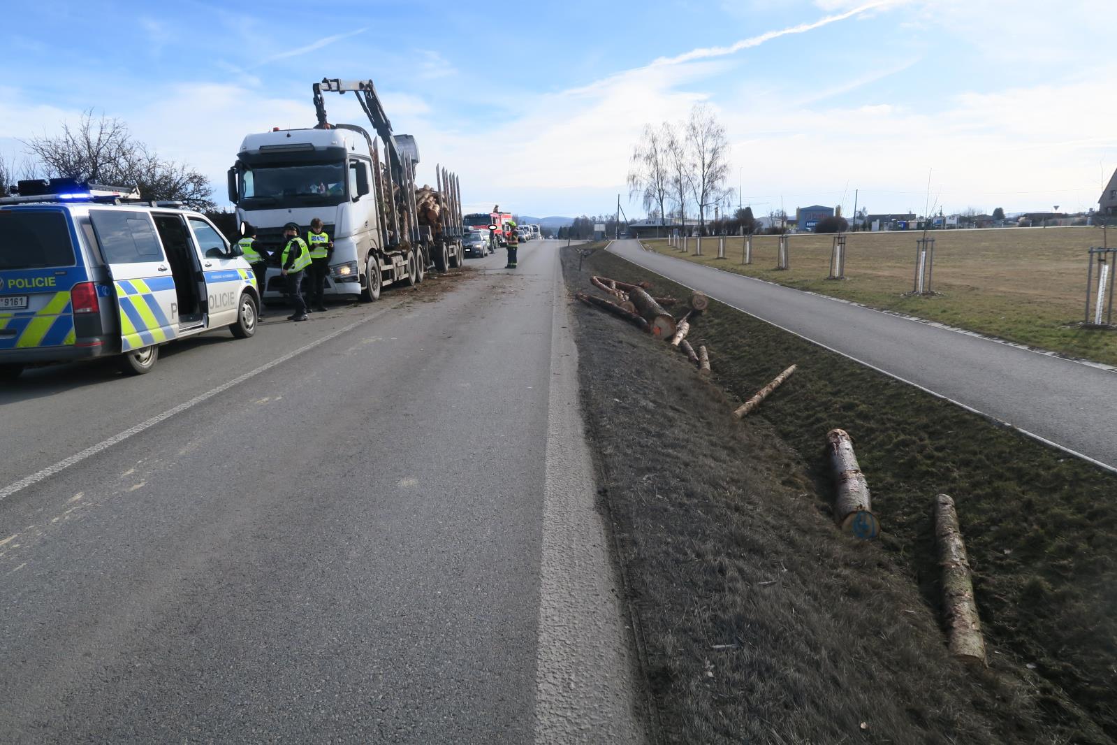 Uvolnění dřevní hmoty na silnici E55 1.jpg