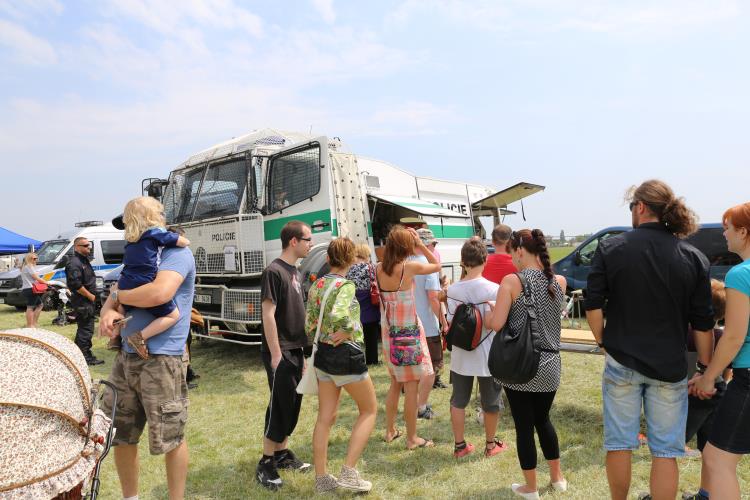 VIII. DEN S  POLICIÍ (12)