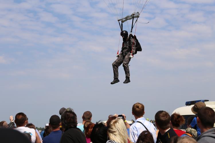 VIII. DEN S  POLICIÍ (16)