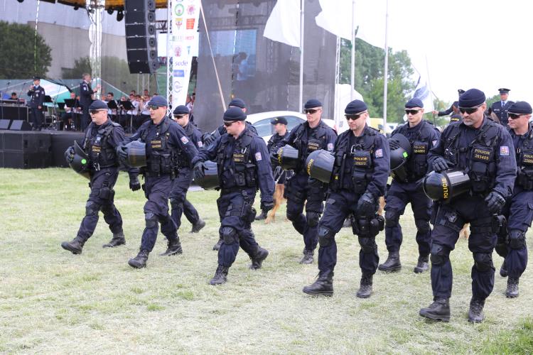 VIII. DEN S  POLICIÍ (2)