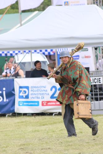 VIII. DEN S  POLICIÍ (22)