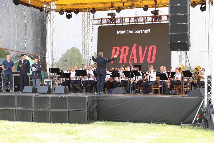 VIII. DEN S  POLICIÍ (7)