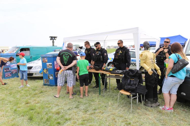 VIII. DEN S  POLICIÍ (8)