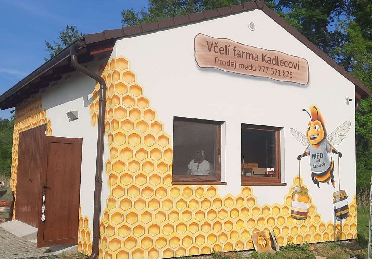 Včelí domeček u Úsilného.jpg
