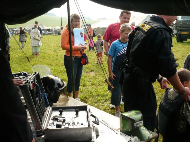 Velký zájem byl o policejní výstroj