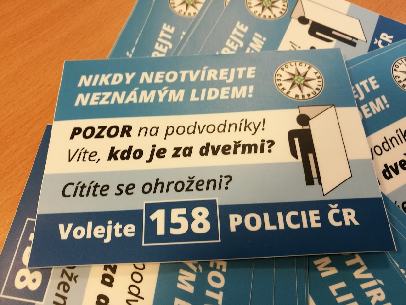 Víš, kdo je za dveřmi?