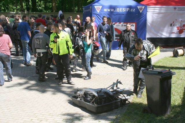 Vrak havarovaného motocyklu.jpg