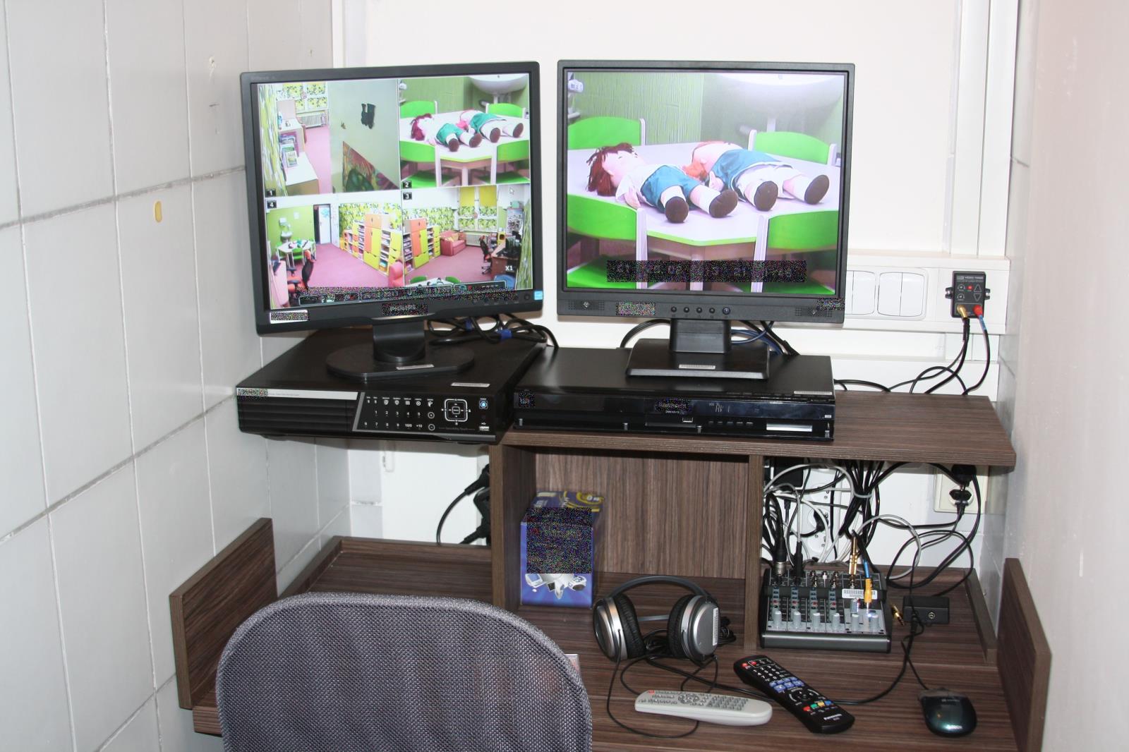 Vybavení speciální výslechové místnosti III.jpg