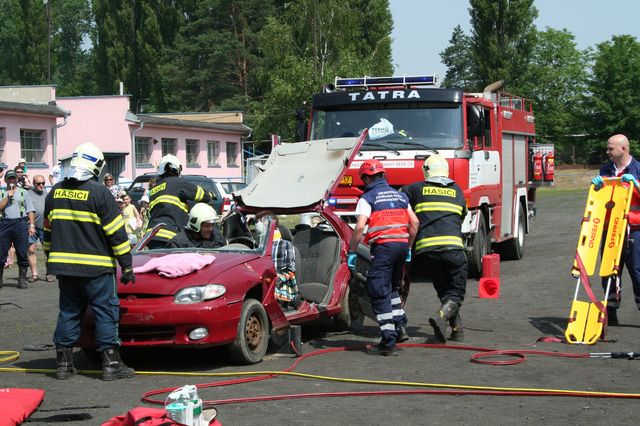 Vyproštění osob z havarovaného auta.JPG