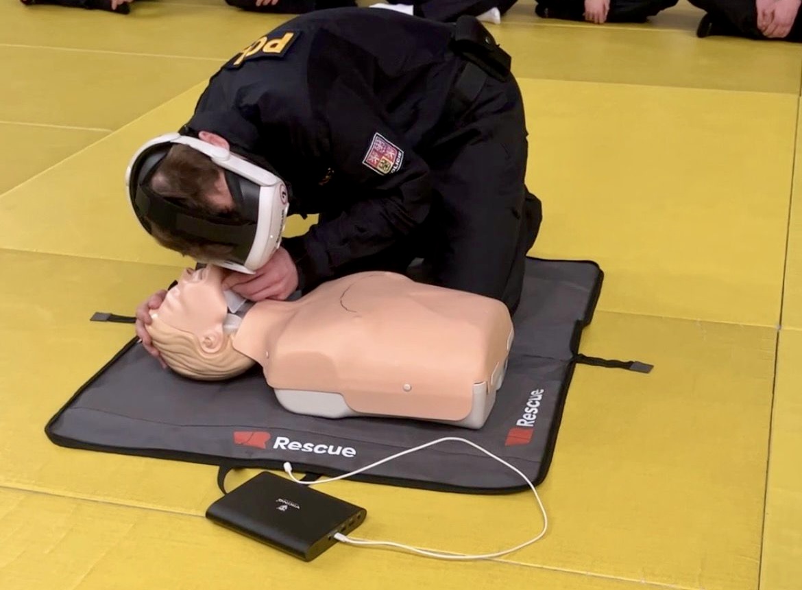 Využití setu na záchranu života pro výcvik policistů