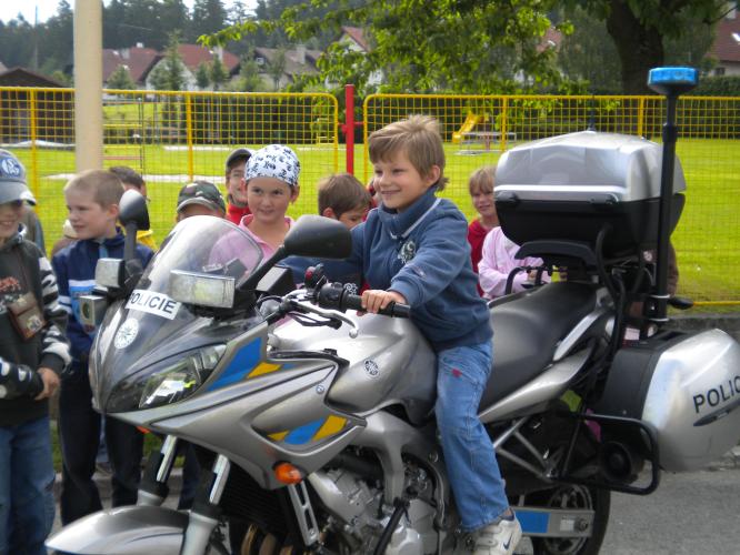 ZŠ Konstantinovy Lázně - ukázka motocyklu