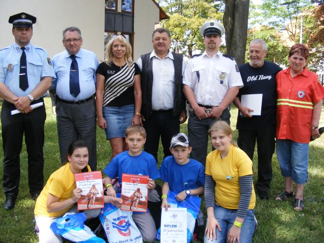 ZŠ Suchdol nad Lužnicí - vítězové mladší  kategorie pod vedením  učitele Josefa Franty.jpg