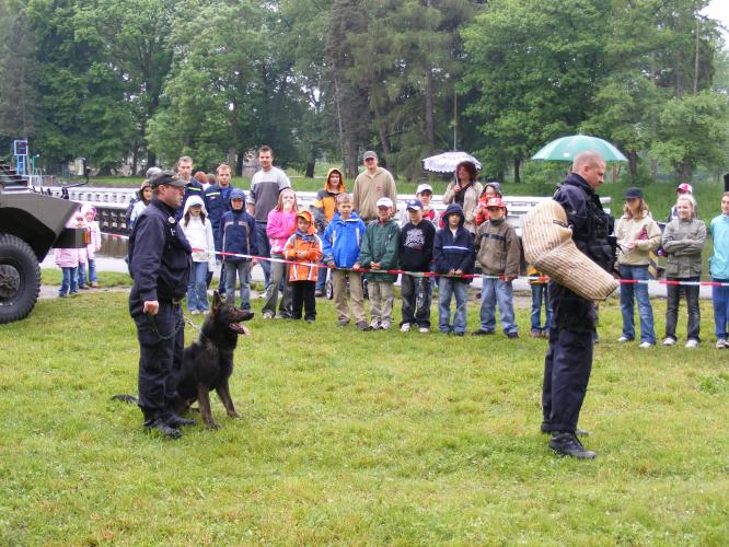 Zadržení podezřelé osoby služebním psem