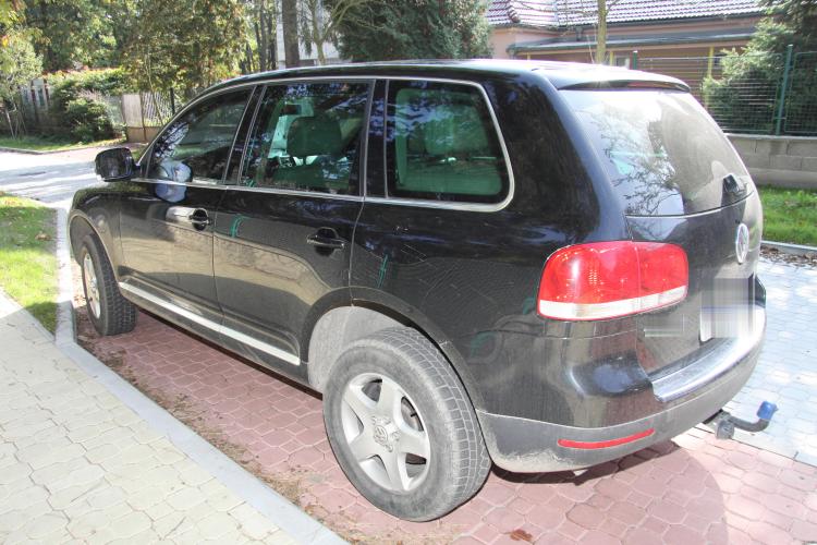 Zajištěné vozidlo při domovní prohlídce