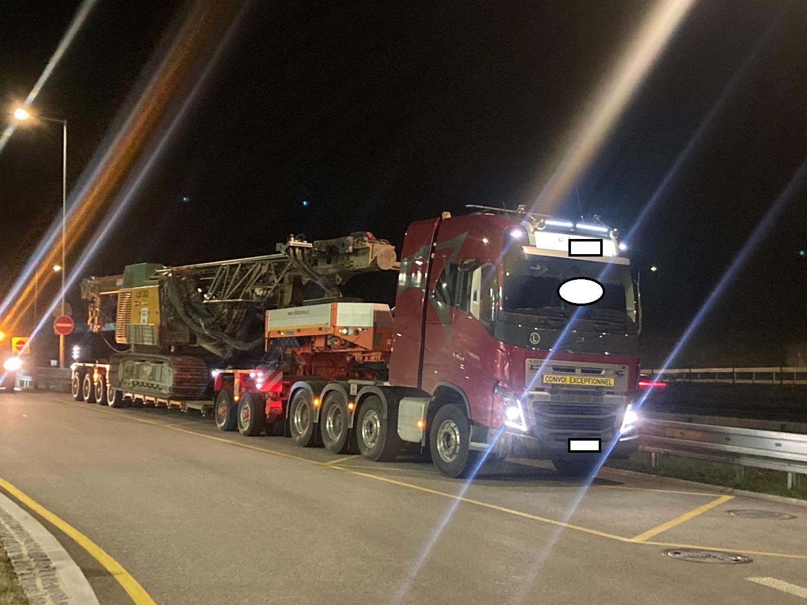 Zastavený tahač na odpočívce D3 Chotýčany.jpeg