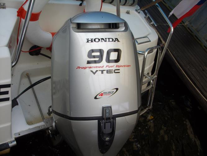 Závěsný lodní motor - 2.JPG