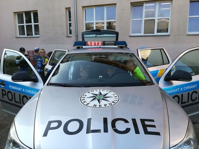 Zebra se za tebe nerozhlédne