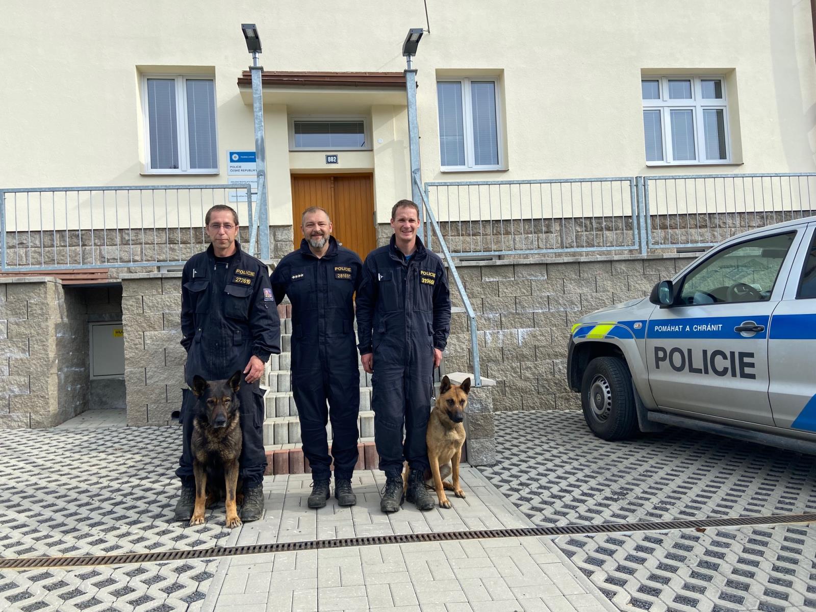 Zleva pprap. Lubomír Mlejnek, kpt. Bc. Vladimír Hovad, pprap. Tomáš Louda.jpg