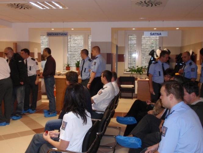 Znojemští policisté darovali krev (2)