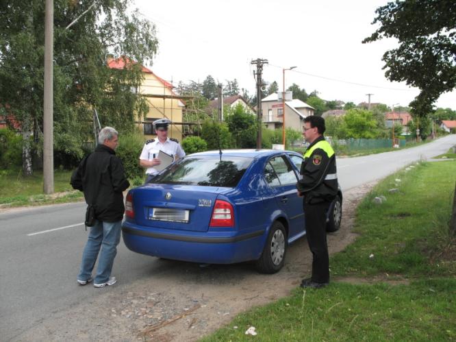 policisté se domlouvají na konkrétním místě