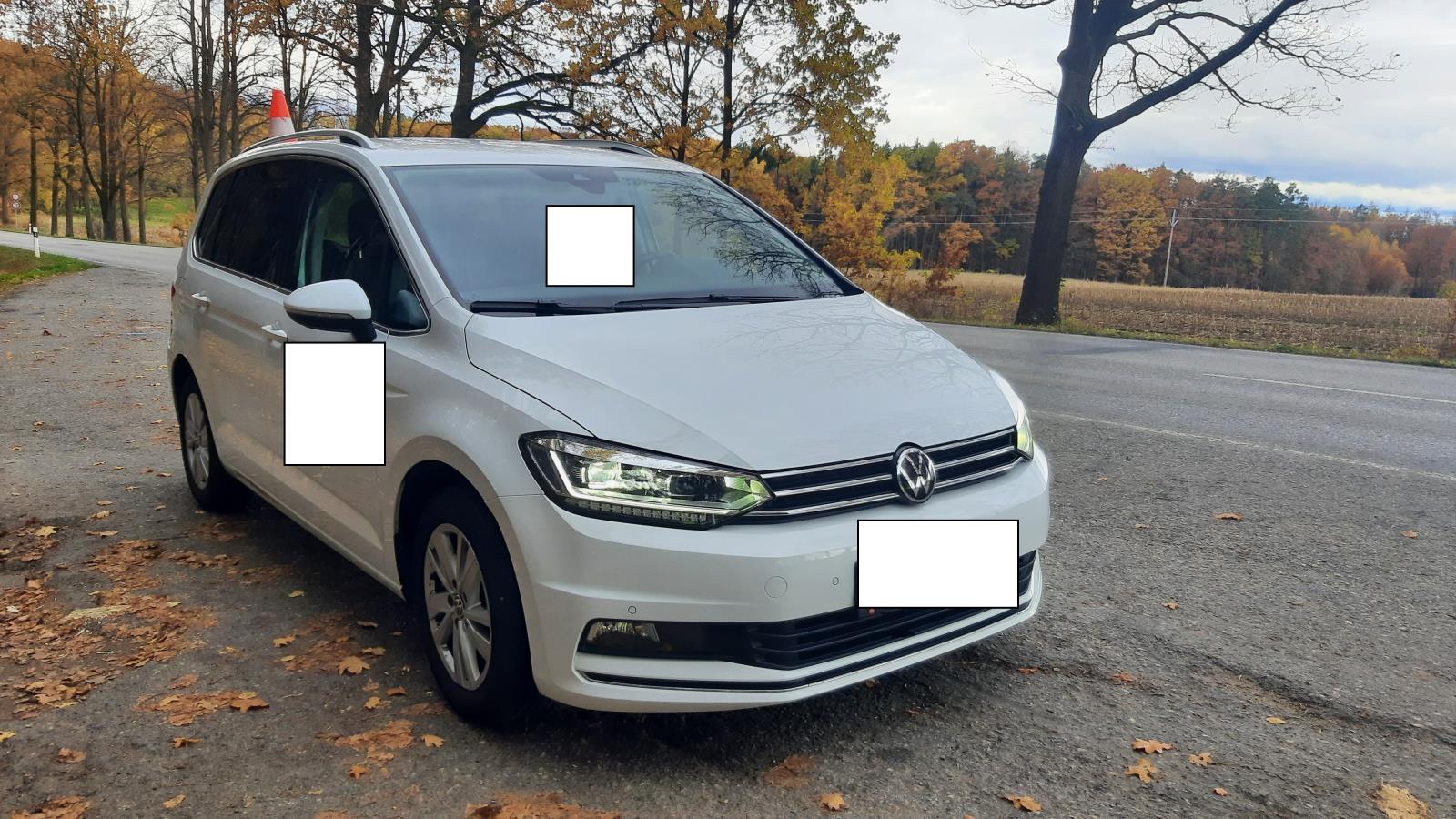 Zúčastněné vozidlo VW Touran.jpg