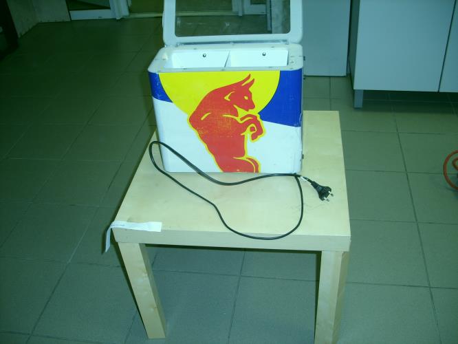 chladící box + stolek