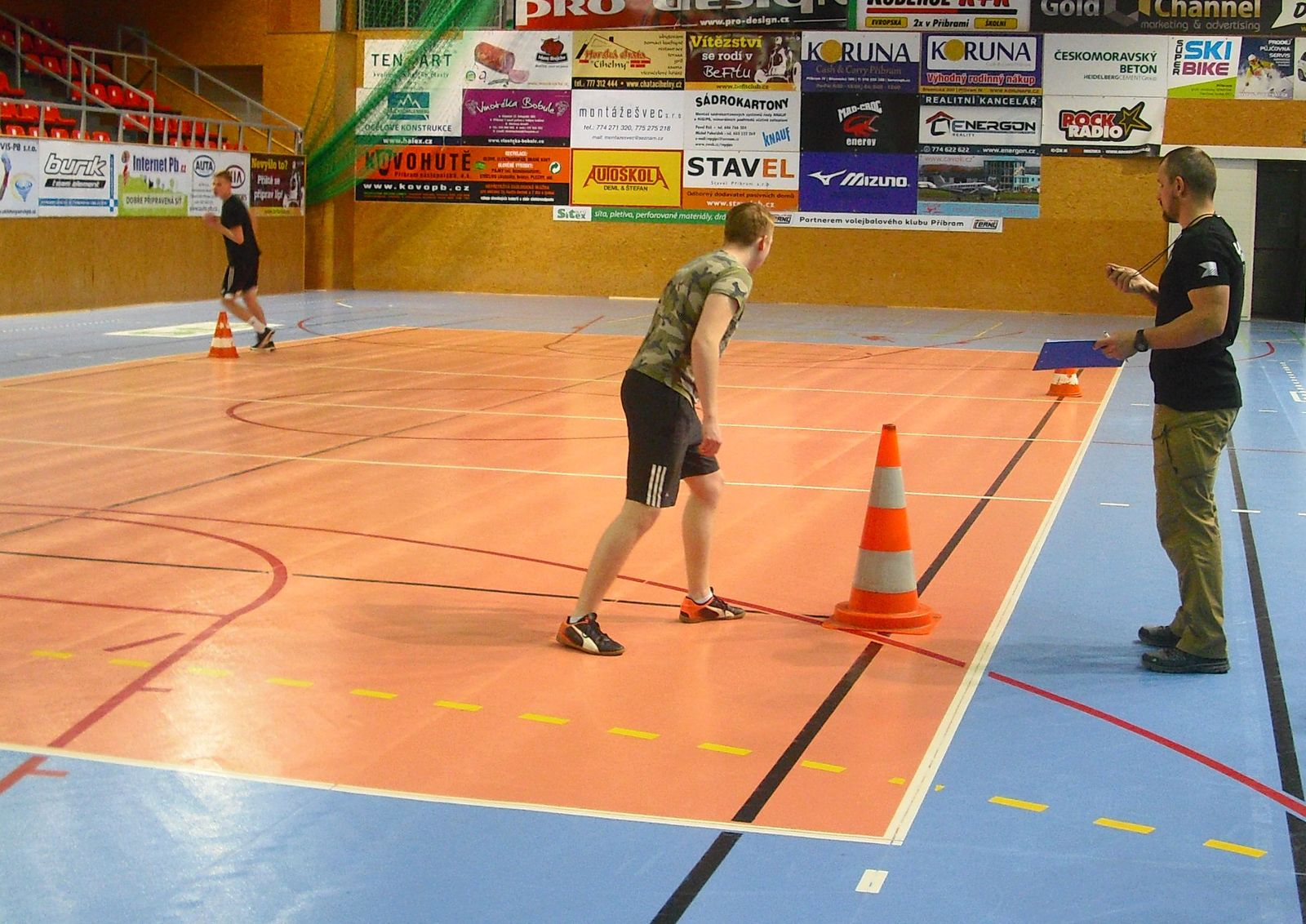 člunkový běh chlapci hotelová škola.JPG