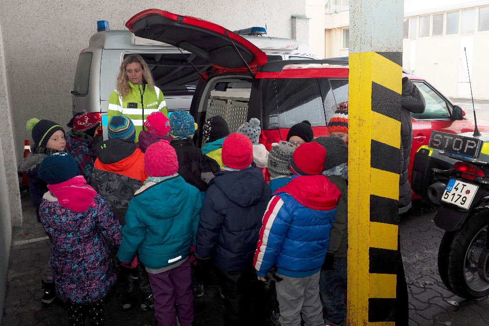čtení Policejních pohádek