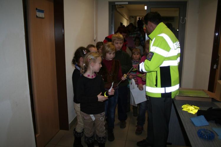děti dostaly reflexní pásky