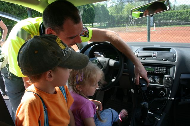 děti ve vozidle.jpg
