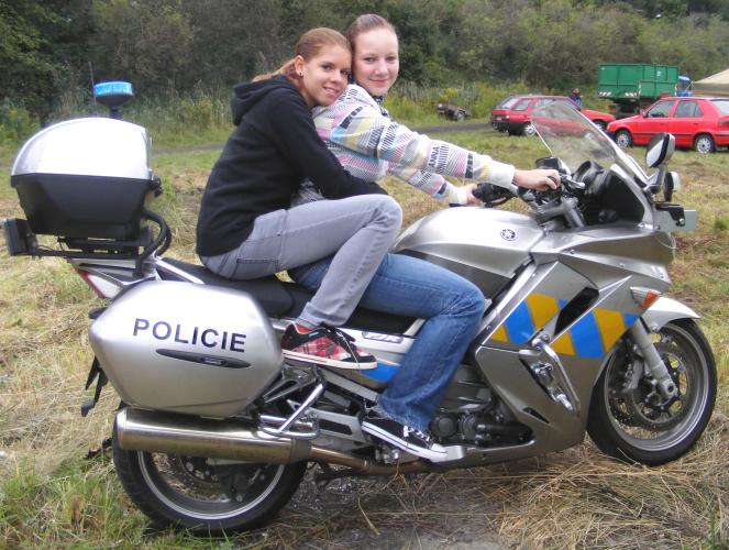 děvčata na motorce