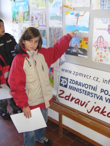 dívka a její obrázek