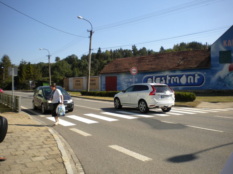 dohlížíme i na přednost na přechodech pro chodce.JPG