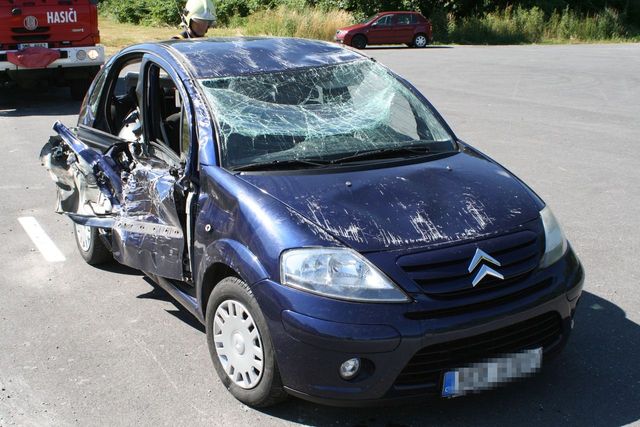 dopravní nehoda v Bušíně