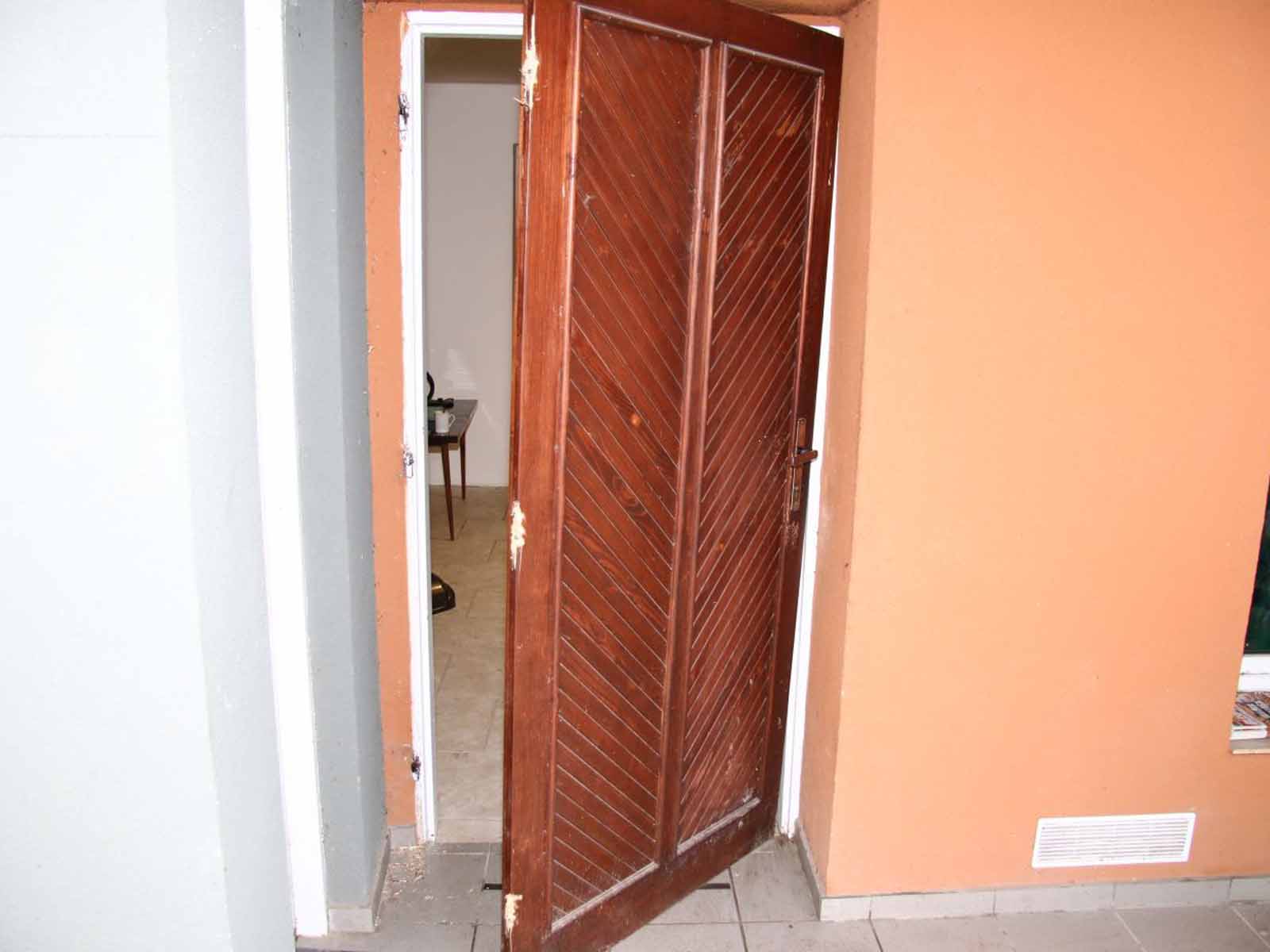 dveře_vypáčené_2.jpg