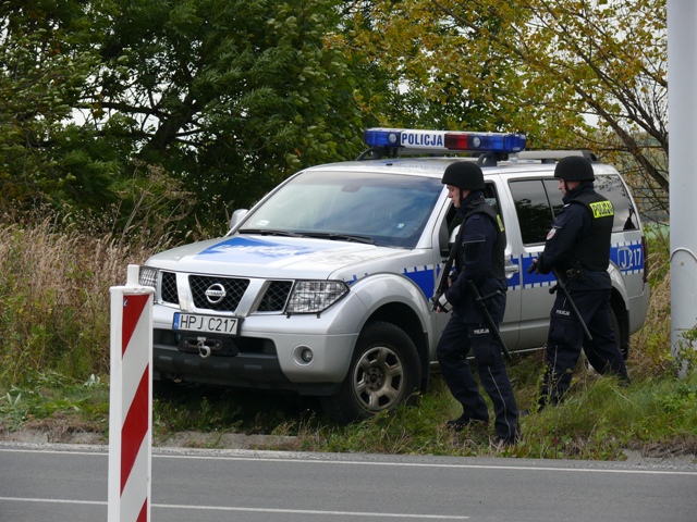 g) polští policisté připraveni na zásah